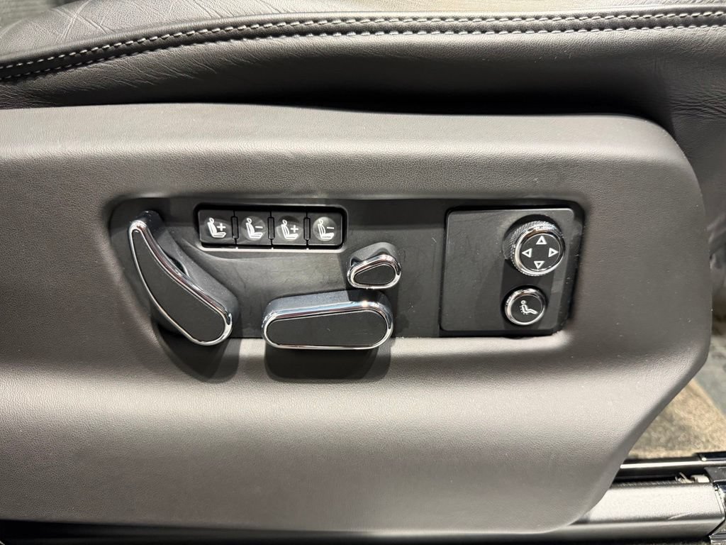 Used 2022 Bentley Bentayga AWD/4WD image 61