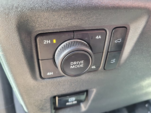 Used 2025 Ford Expedition Active AWD/4WD image 19