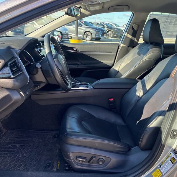 Used 2020 Toyota Camry XLE image 14