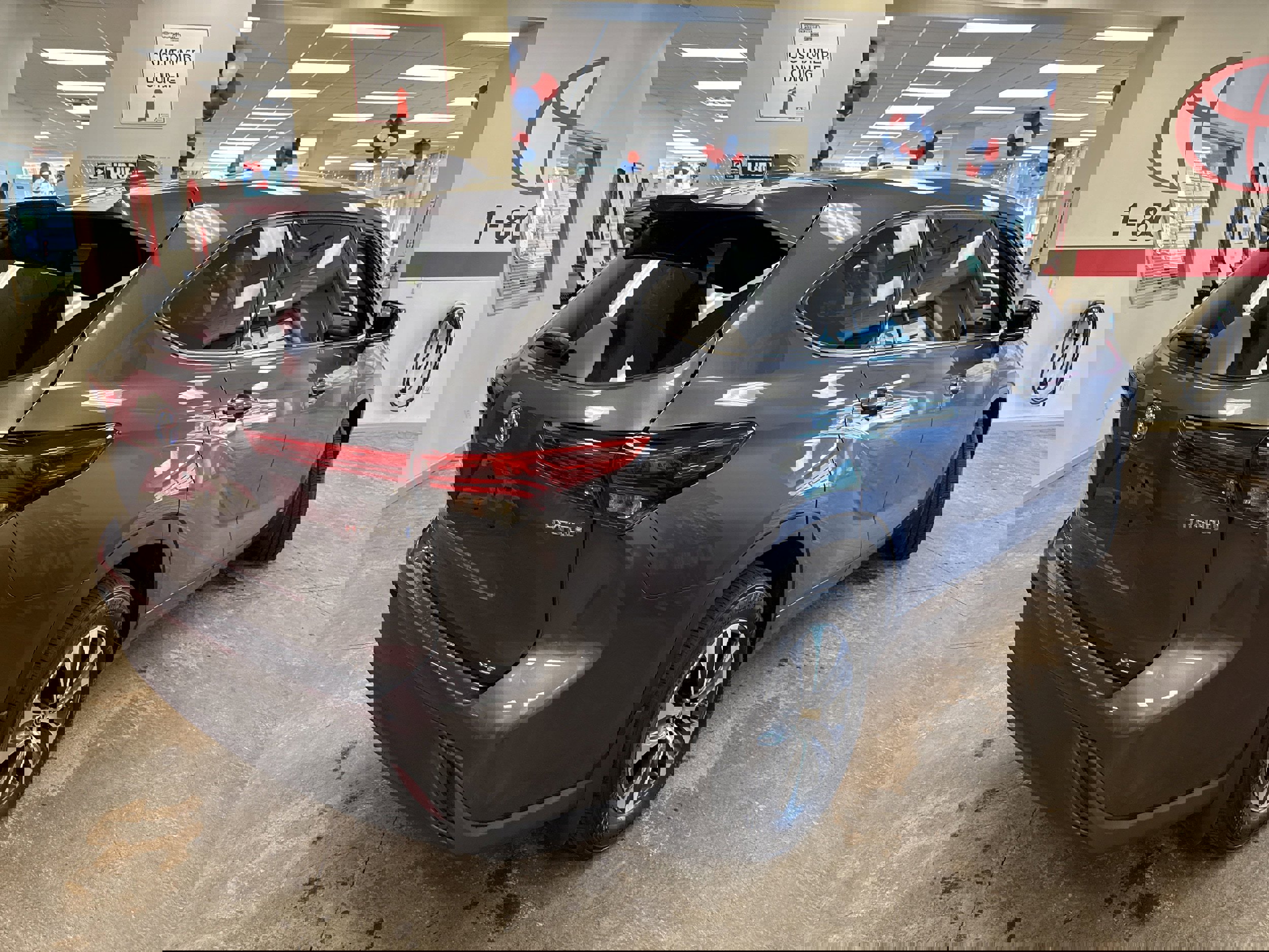 Used 2022 Toyota Highlander XLE image 12