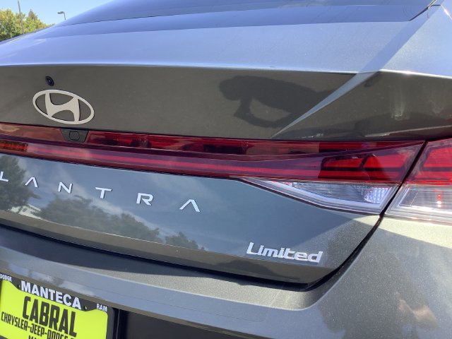Used 2025 Hyundai Elantra Limited FWD image 41