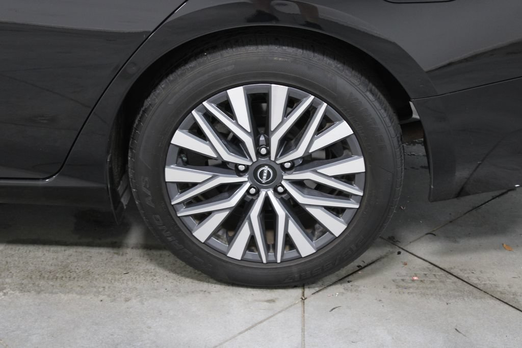 Used 2024 Nissan Altima 2.5 SV FWD image 16