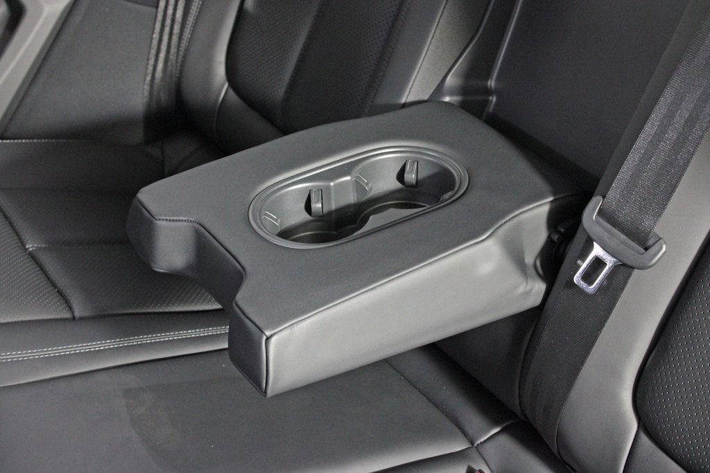 Used 2025 Porsche Macan image 36