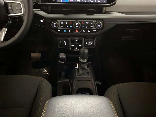 Used 2025 Jeep Wrangler Unlimited Sahara w/ Safety Group AWD/4WD image 23