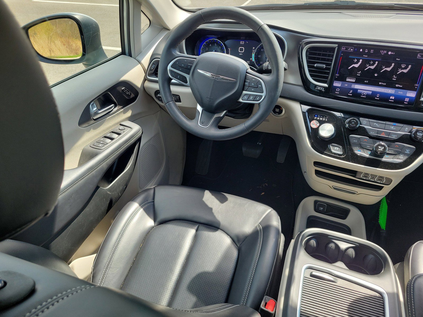 Used 2023 Chrysler Pacifica Touring-L FWD image 14
