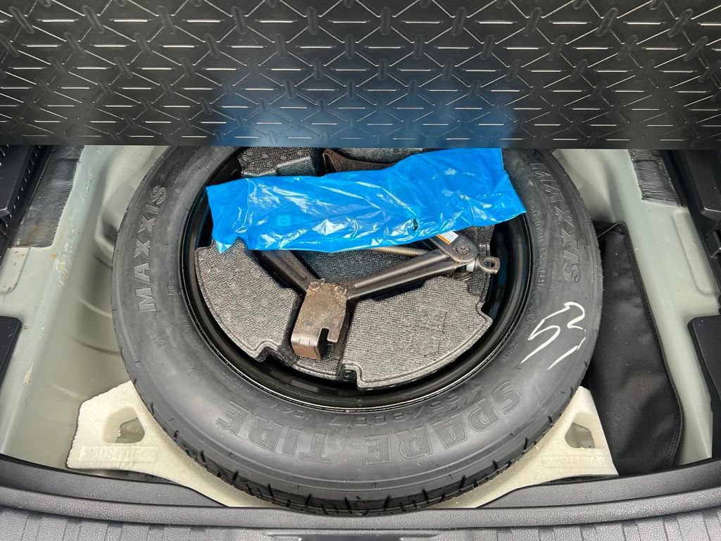 Used 2021 Toyota RAV4 XLE w/ Convenience Package FWD image 31