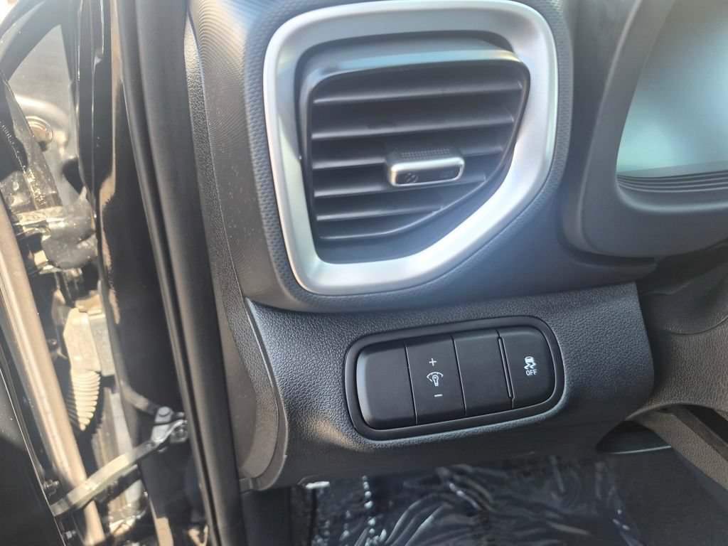 Used 2026 Hyundai Venue SE FWD image 11