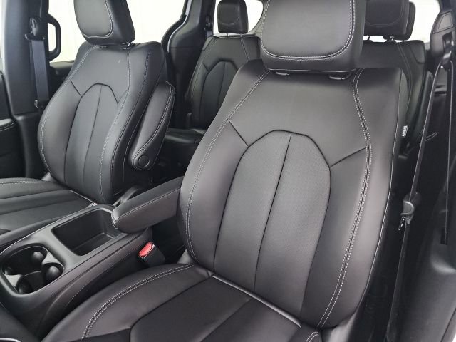 New 2026 Chrysler Pacifica Select AWD/4WD image 25