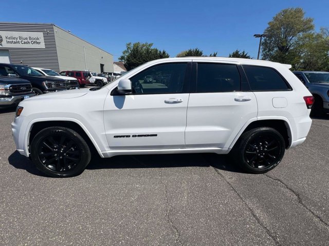 Used 2019 Jeep Grand Cherokee Altitude AWD/4WD image 9