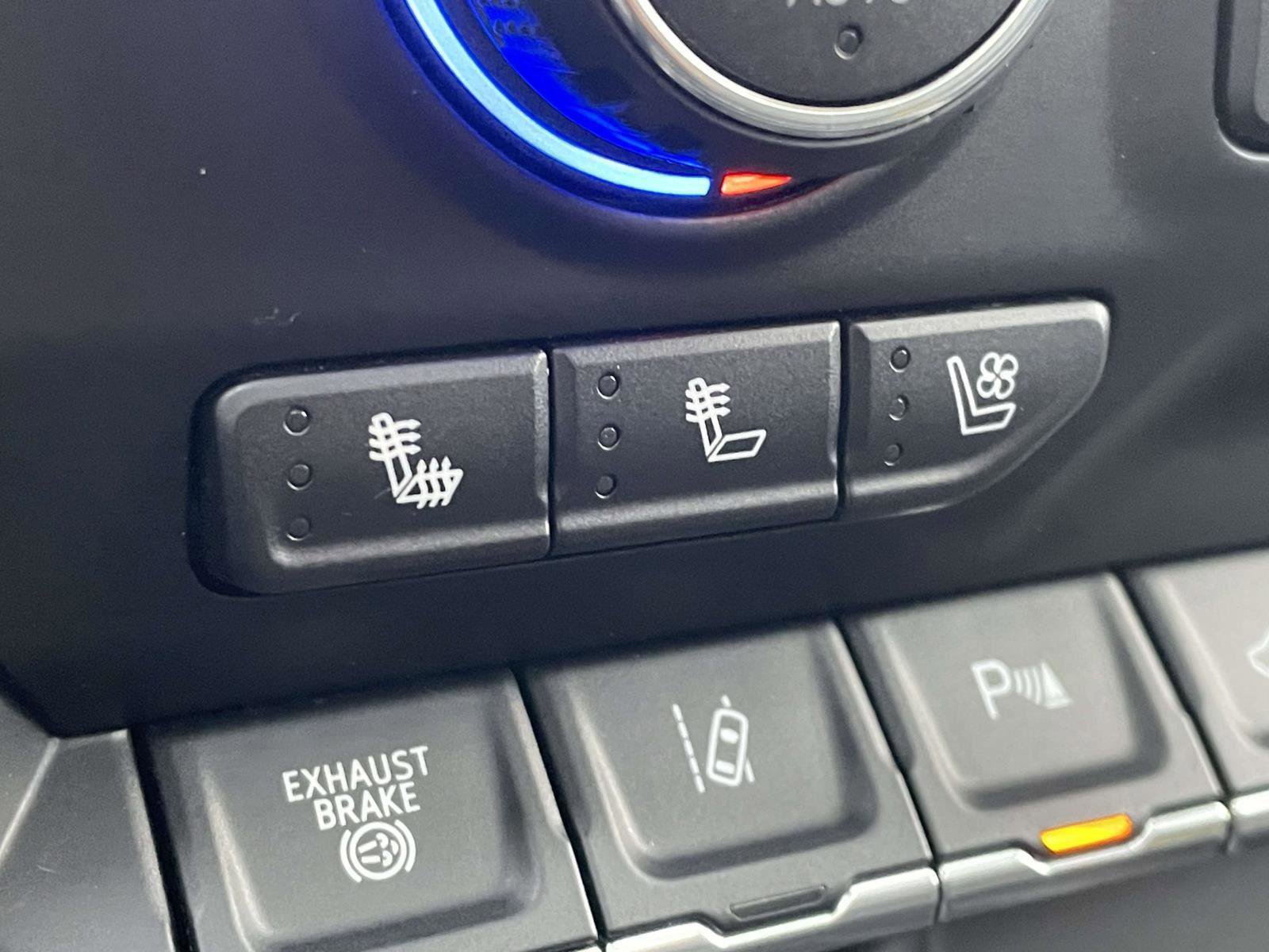 Used 2020 Chevrolet Silverado 2500 LTZ w/ LTZ Premium Package image 12