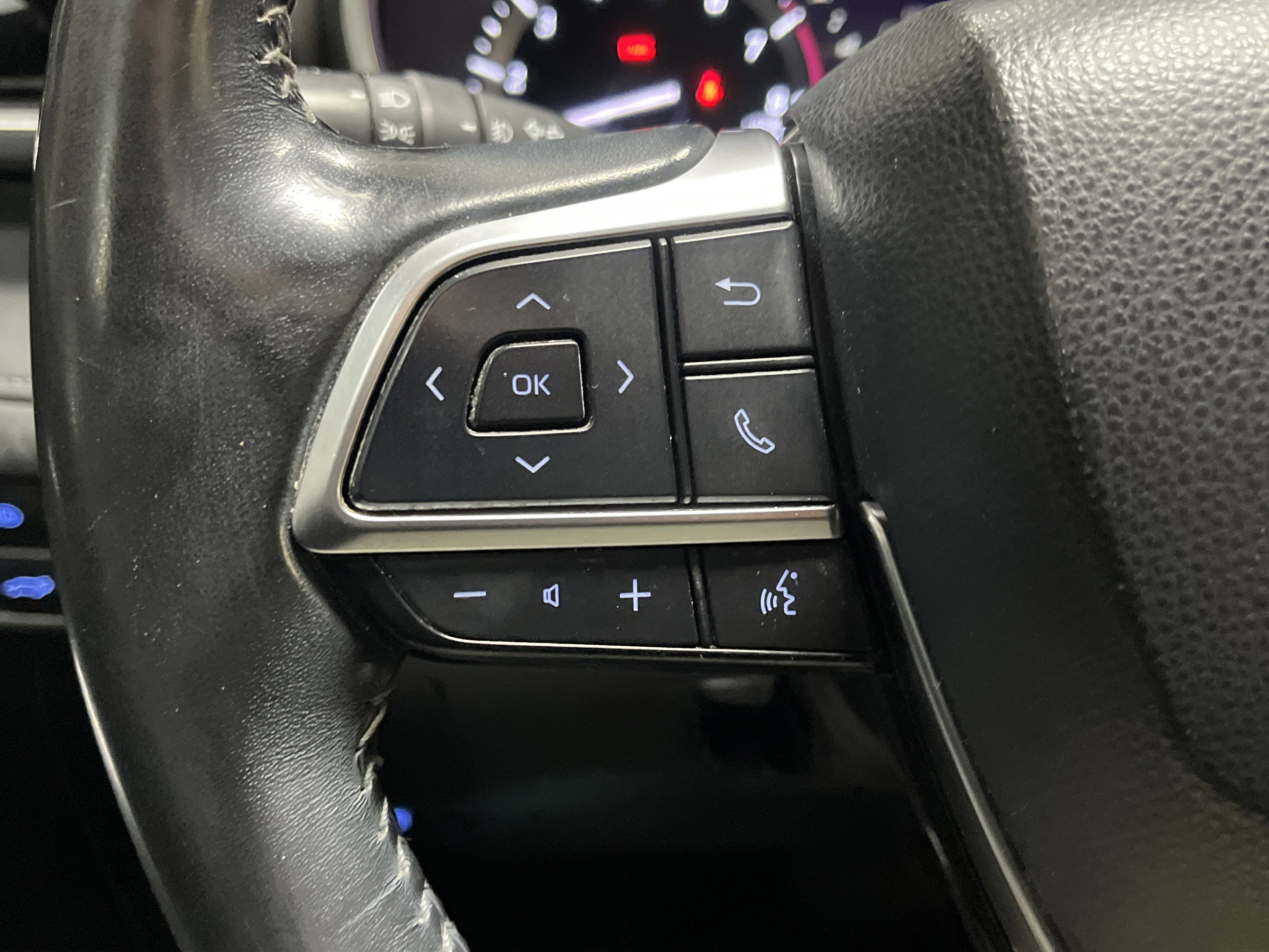 Used 2021 Toyota Highlander XLE image 19