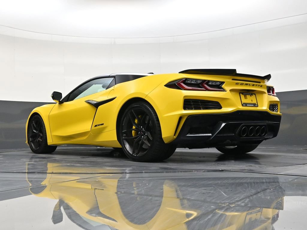 Used 2025 Chevrolet Corvette Z06 RWD image 22