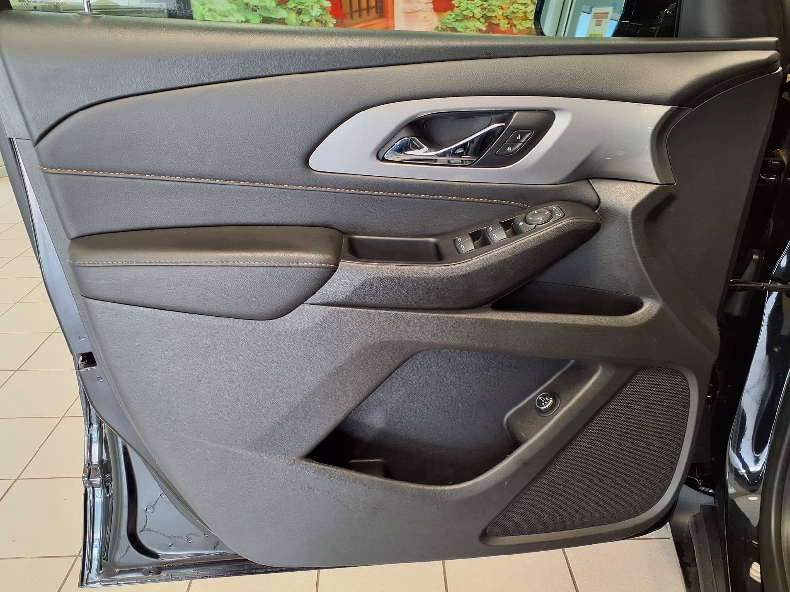Used 2019 Chevrolet Traverse LT FWD image 19