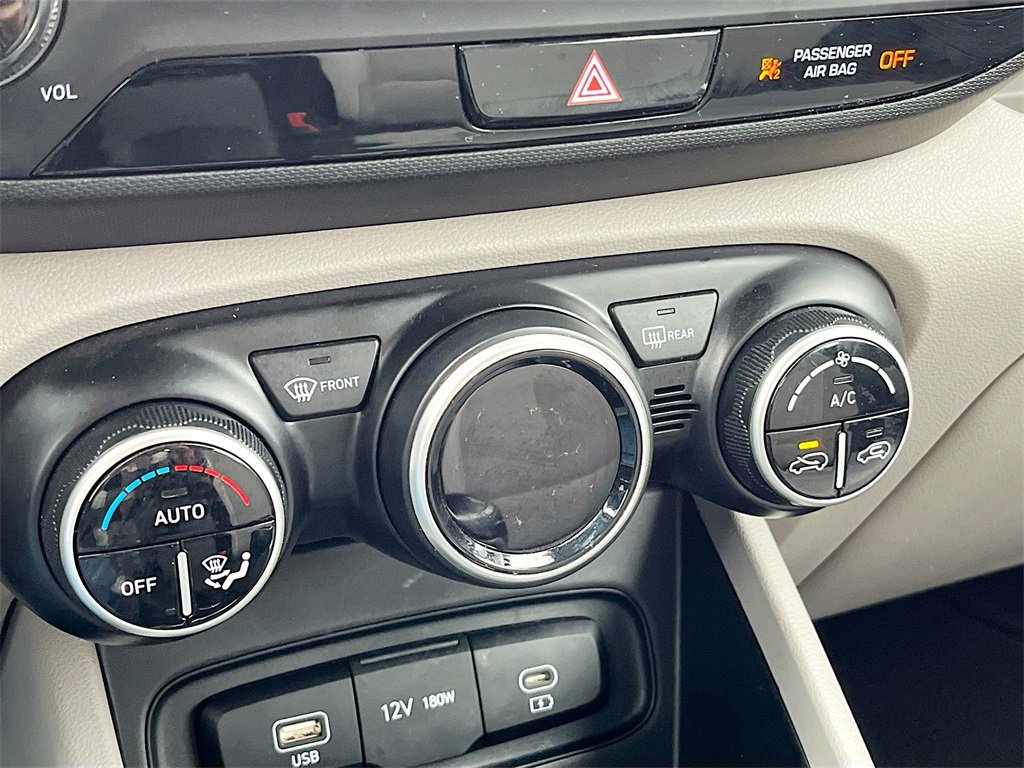 Used 2024 Hyundai Venue SEL image 16