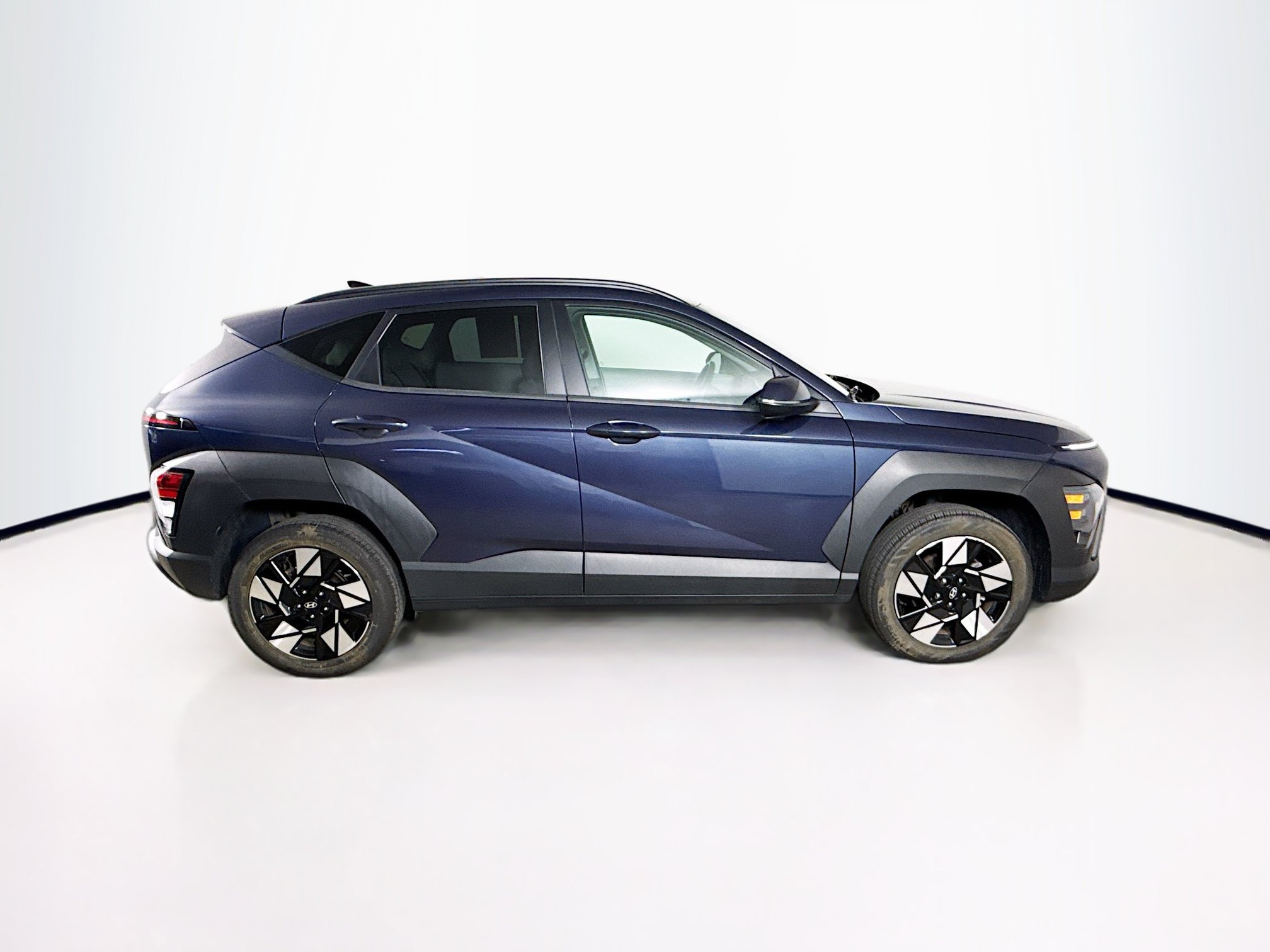 Used 2024 Hyundai Kona SEL AWD/4WD image 2