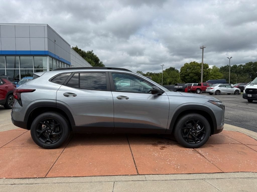 New 2026 Chevrolet Trax LT w/ Midnight Edition FWD image 6