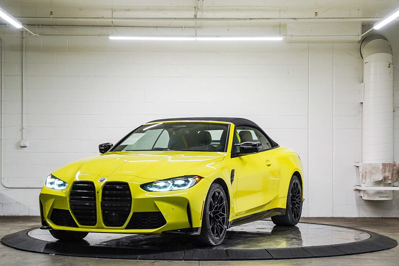 Used 2023 BMW M4 xDrive Competition image 3