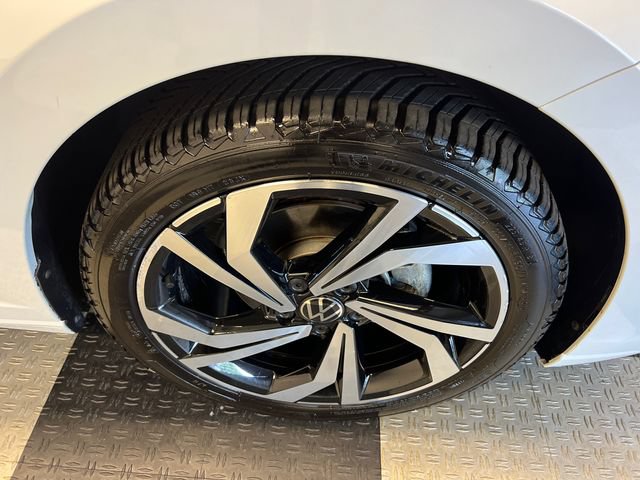 Certified 2025 Volkswagen Jetta SEL FWD image 9