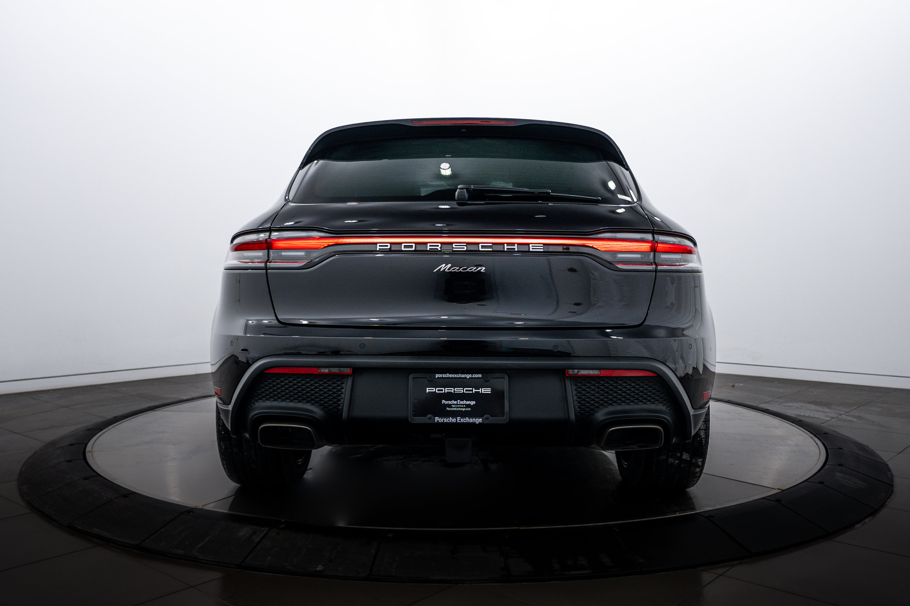 Certified 2026 Porsche Macan AWD/4WD image 6