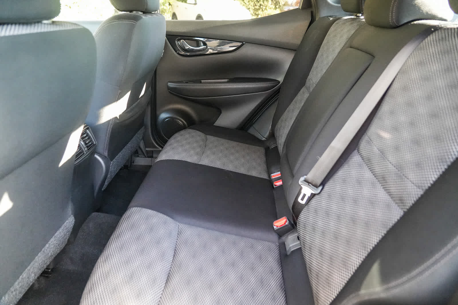 Used 2018 Nissan Rogue Sport SV FWD image 18