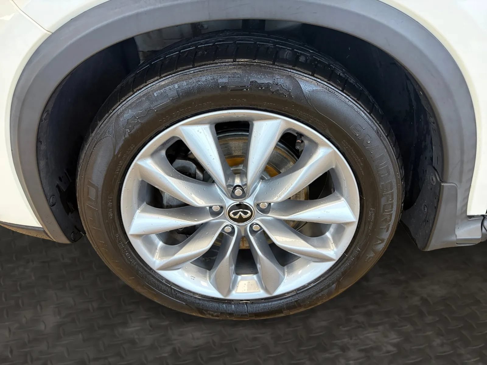 Used 2019 INFINITI QX50 Luxe w/ Navigation Package AWD/4WD image 36