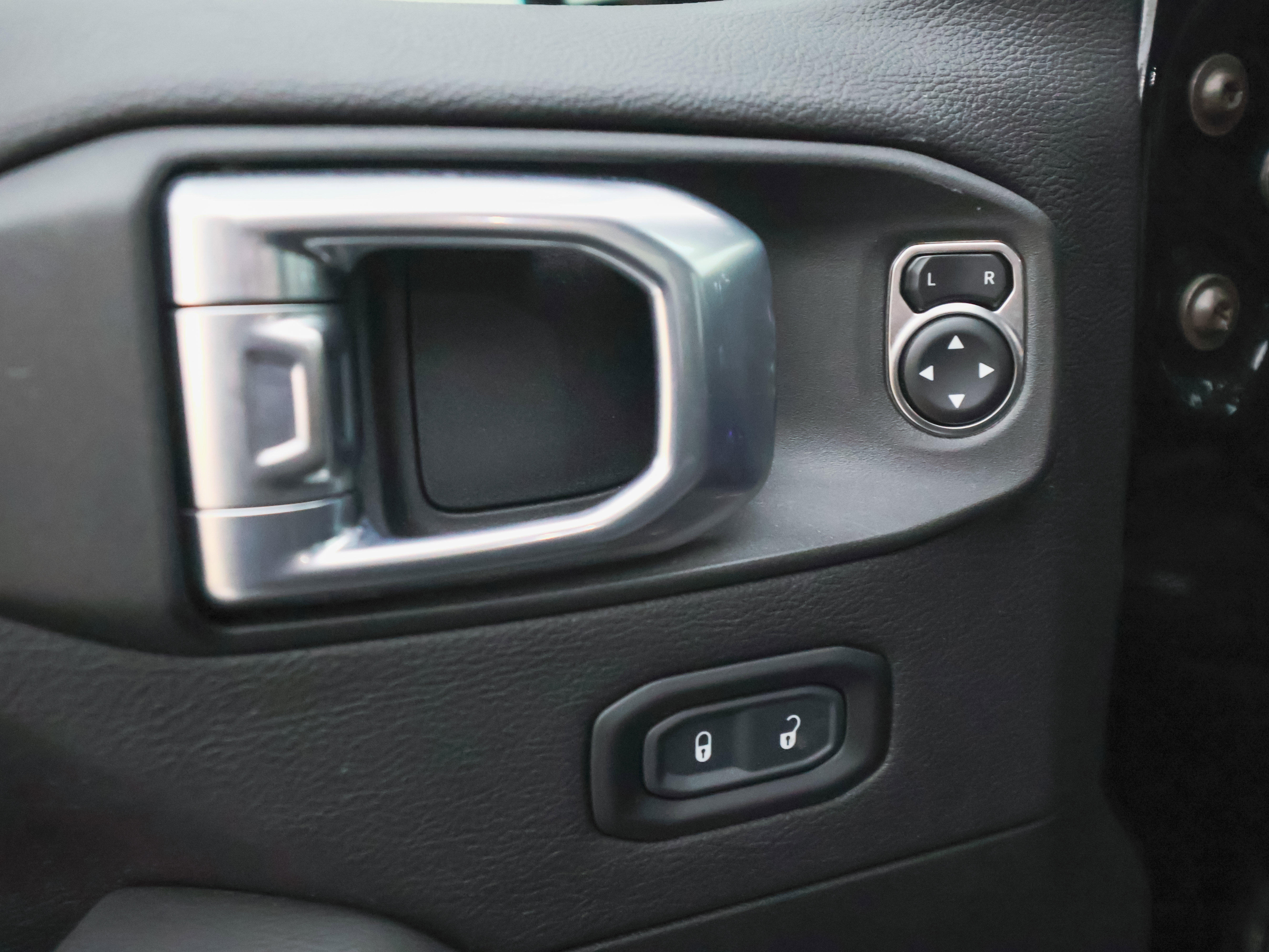 Used 2023 Jeep Wrangler Sahara w/ Cold Weather Group AWD/4WD image 16