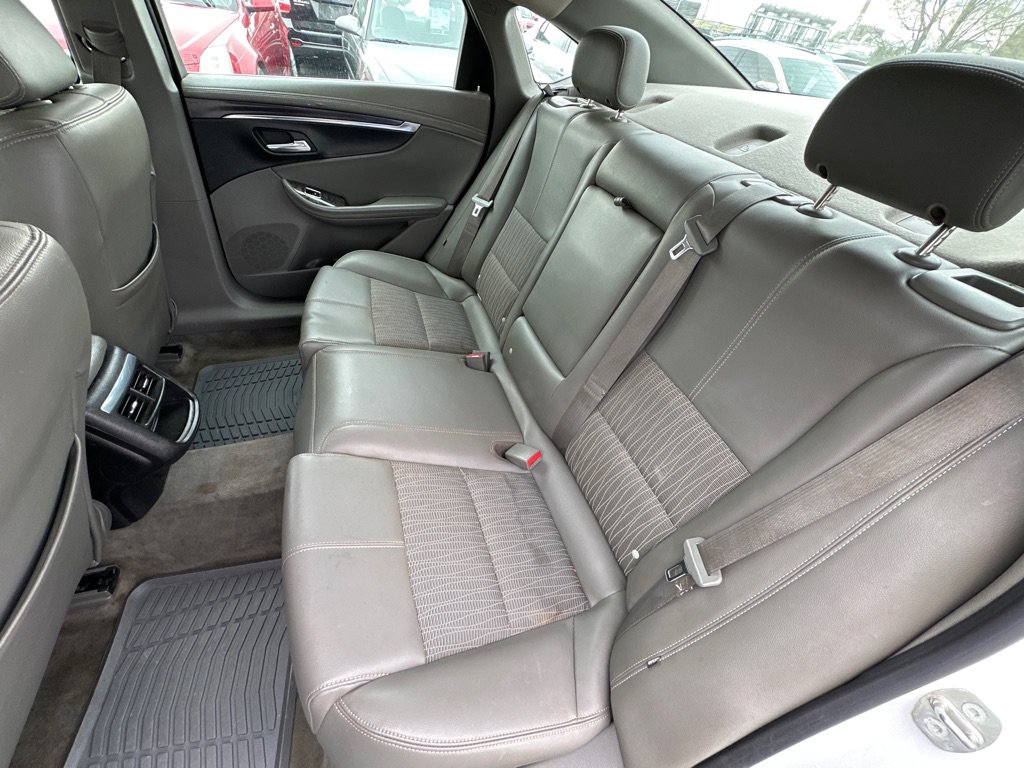 Used 2015 Chevrolet Impala LT FWD image 13