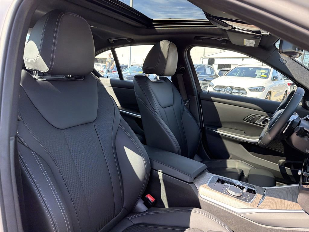 Used 2025 BMW 330i Sedan image 17