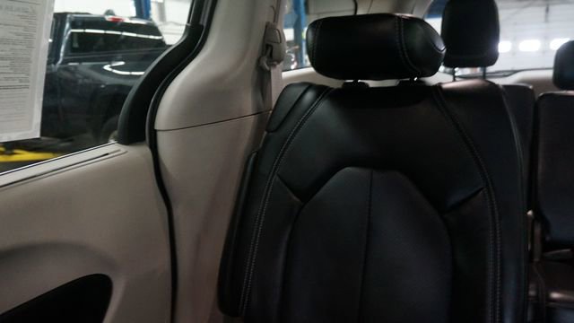 Used 2024 Chrysler Pacifica Touring-L image 56