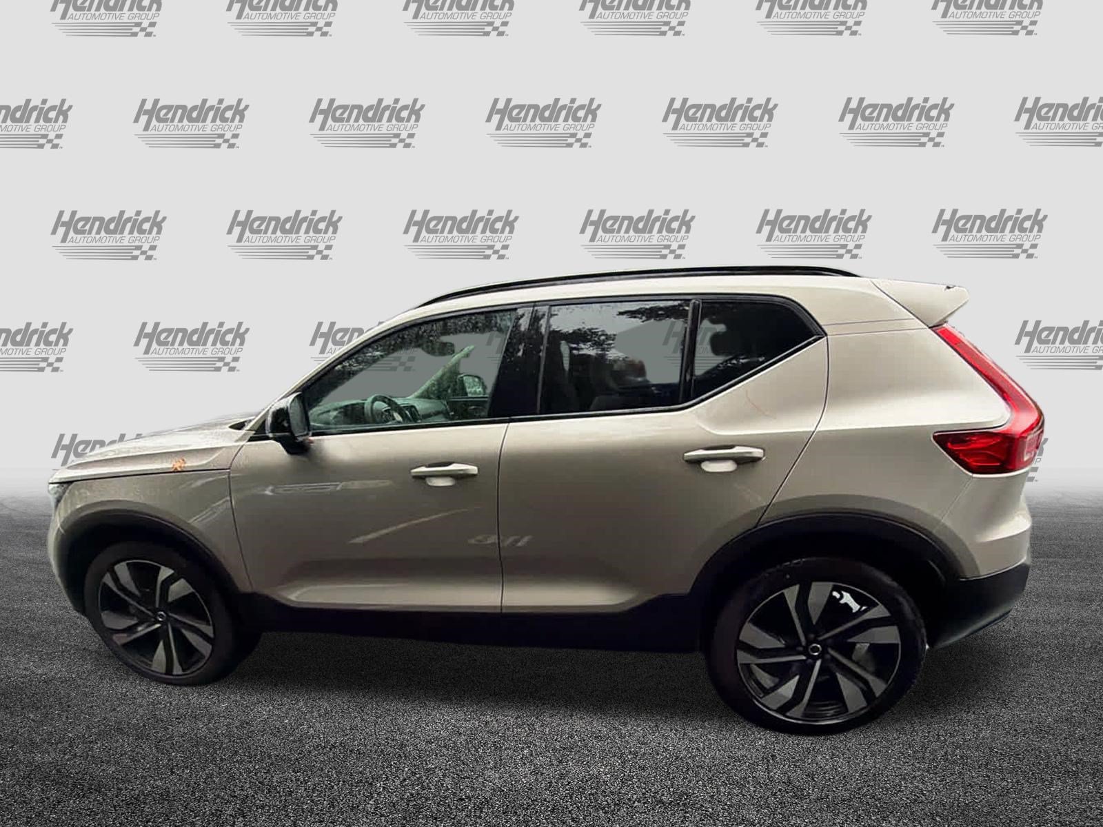Certified 2024 Volvo XC40 B5 Plus w/ Climate Package AWD/4WD image 11