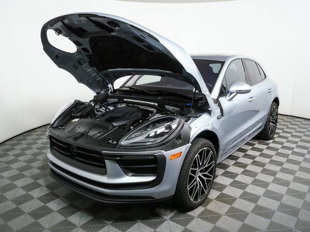 Certified 2023 Porsche Macan AWD image 33
