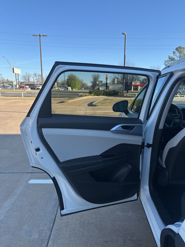New 2026 Volkswagen Taos SE FWD image 14