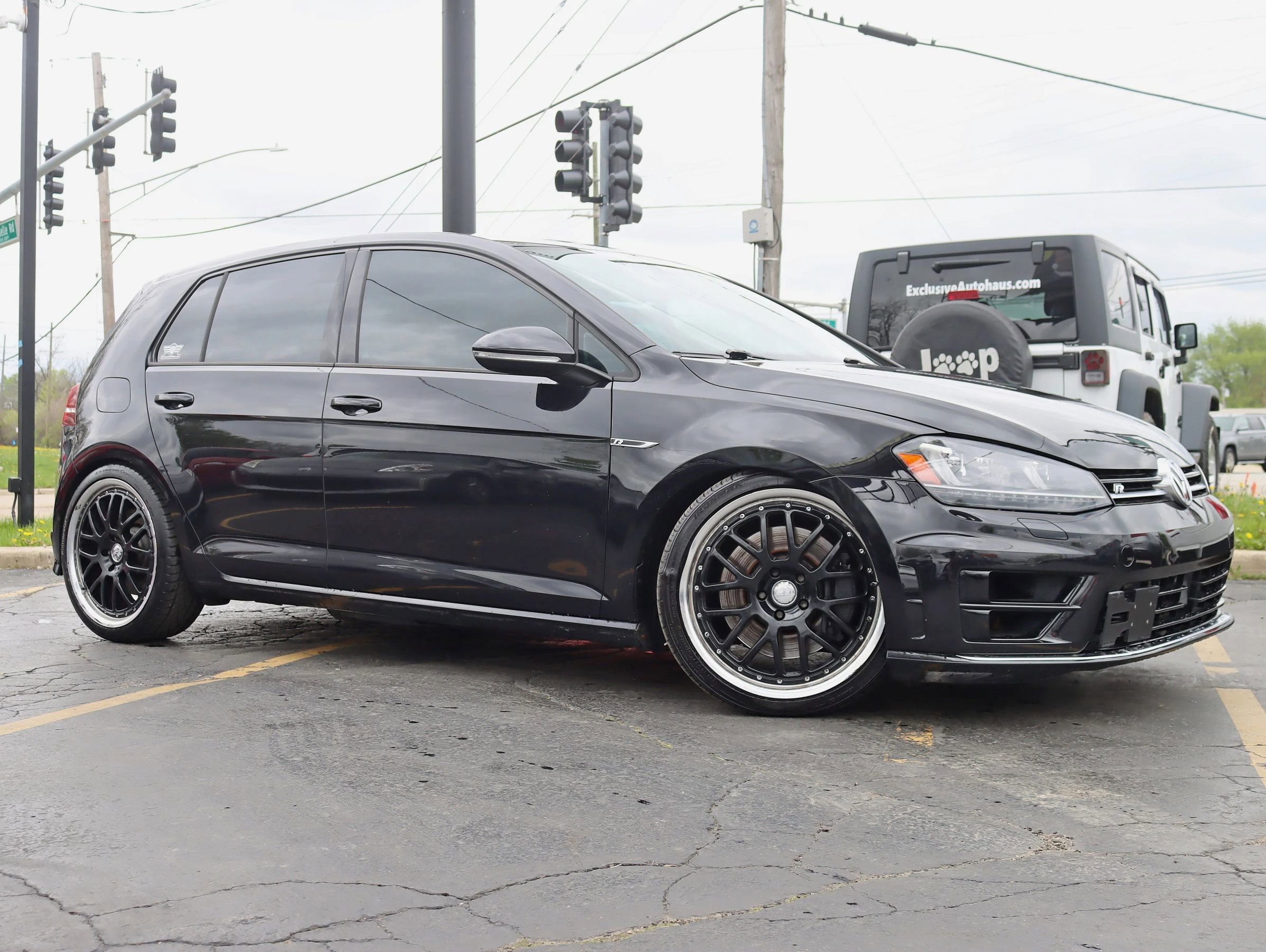 Used 2016 Volkswagen Golf R 4-Door w/ Driver Assistance Package AWD/4WD image 2