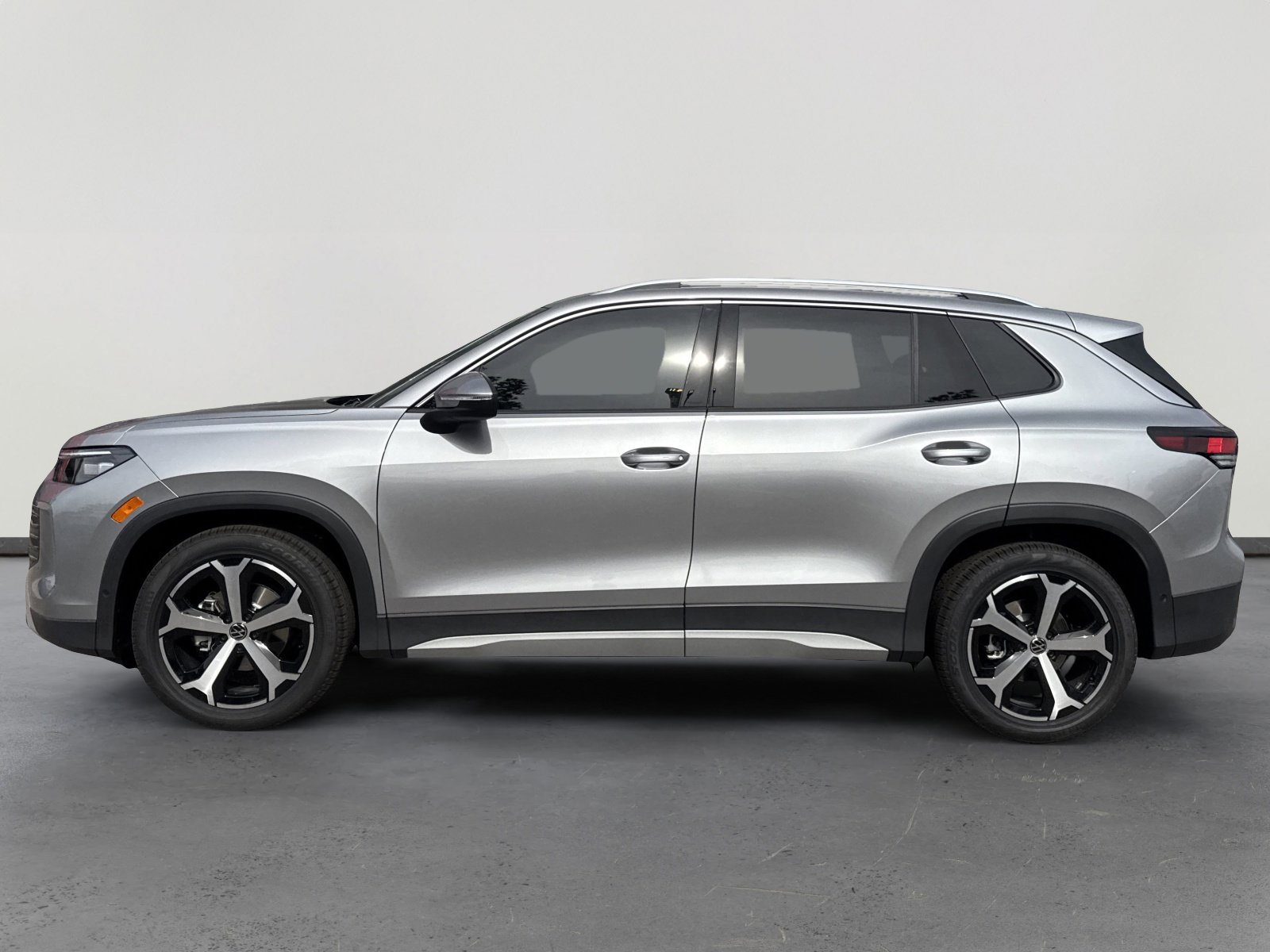 New 2026 Volkswagen Tiguan SE image 3