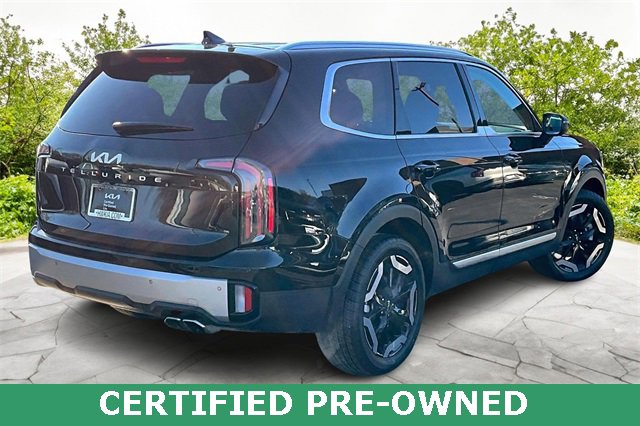 Used 2023 Kia Telluride EX w/ EX Captain's Chair Package image 2