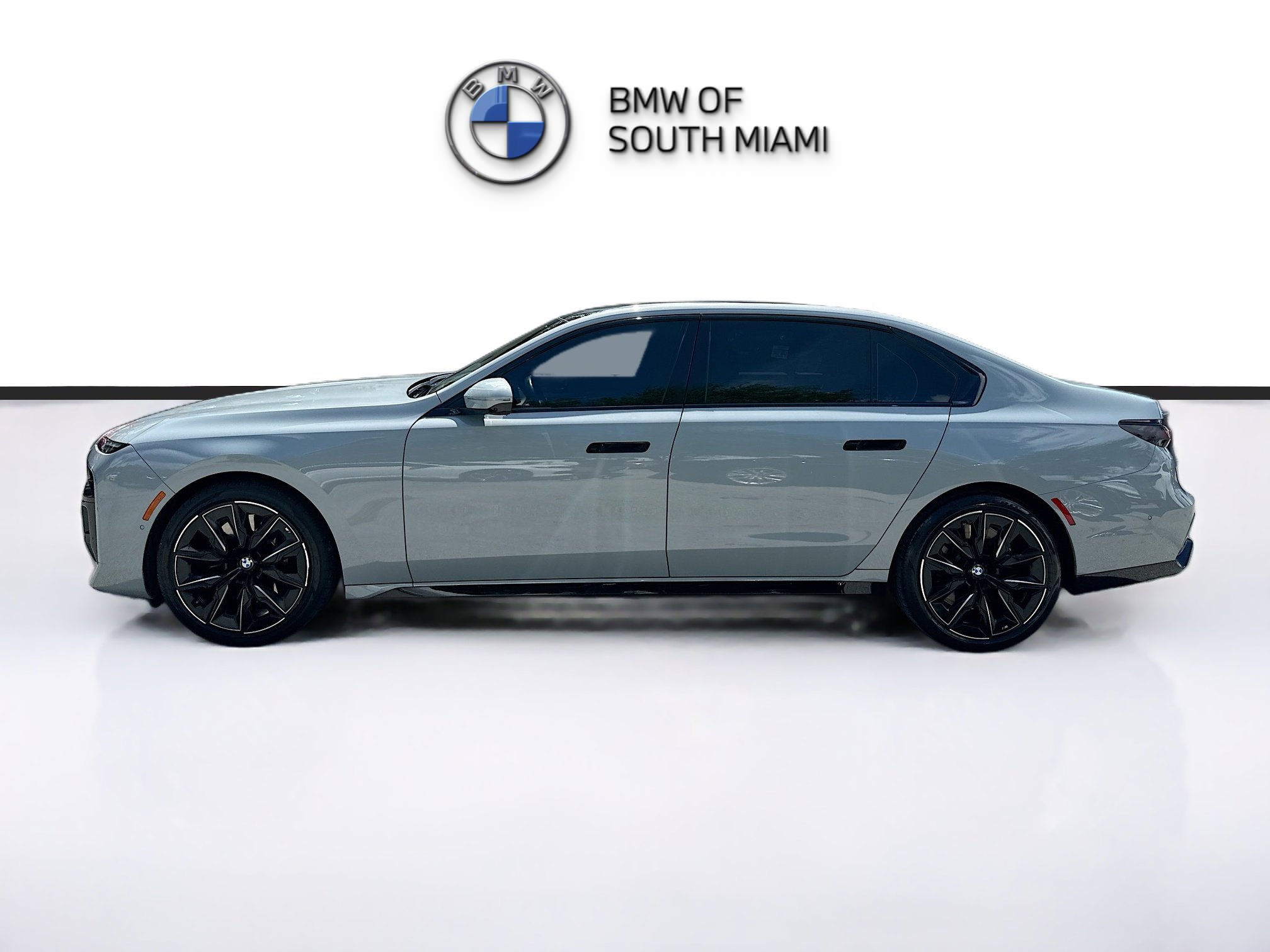 Certified 2023 BMW 760i xDrive image 4