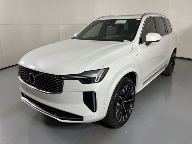 New 2026 Volvo XC90 T8 Plus w/ Protection Package Premier image 4