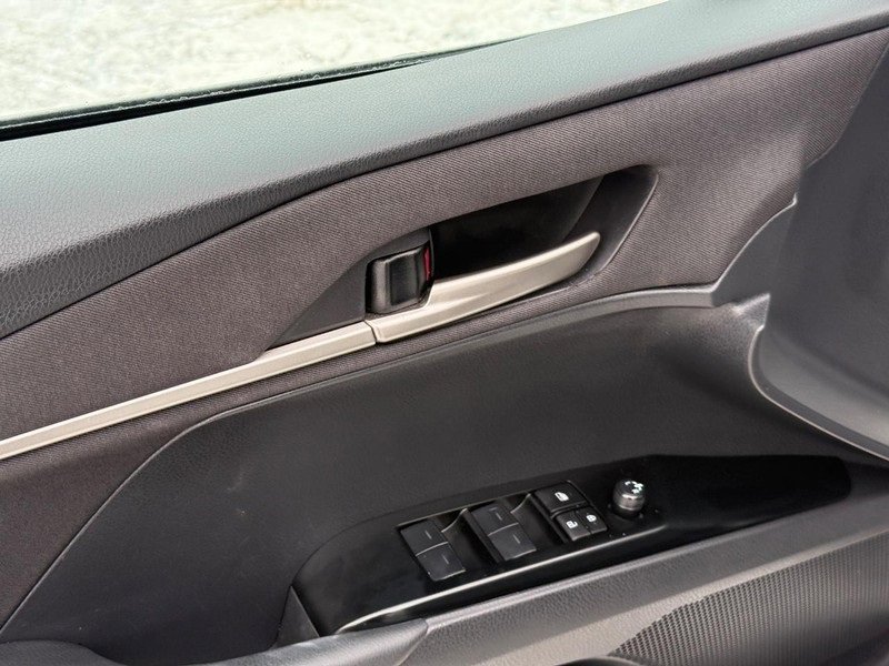 Used 2025 Toyota Camry LE image 18