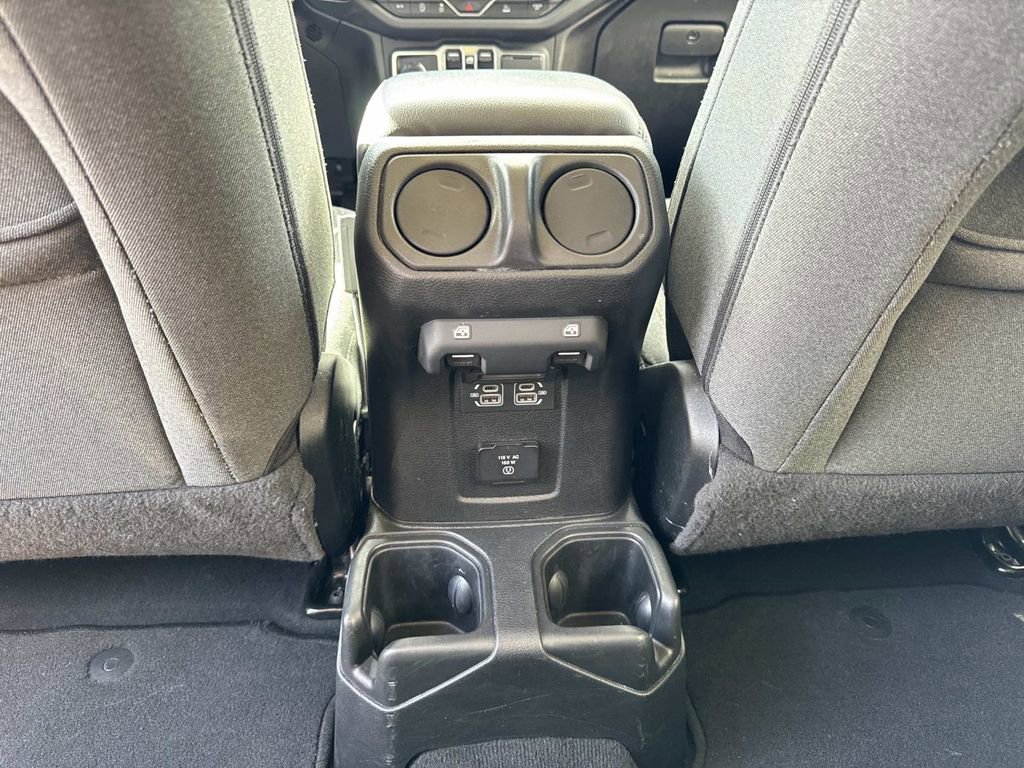 Used 2024 Jeep Wrangler Sahara image 31