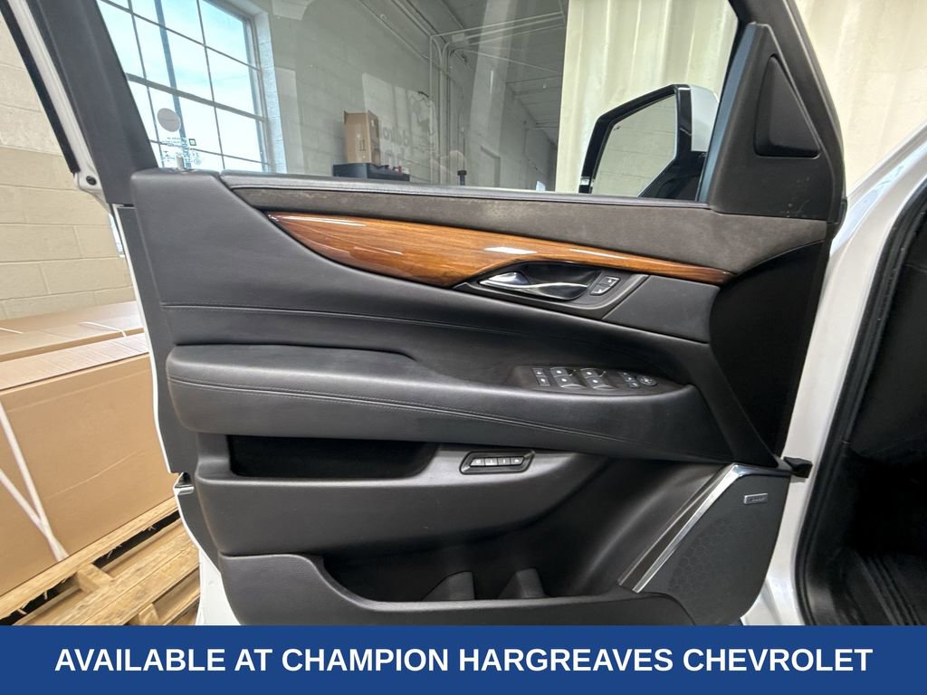Used 2016 Cadillac Escalade ESV Luxury image 31