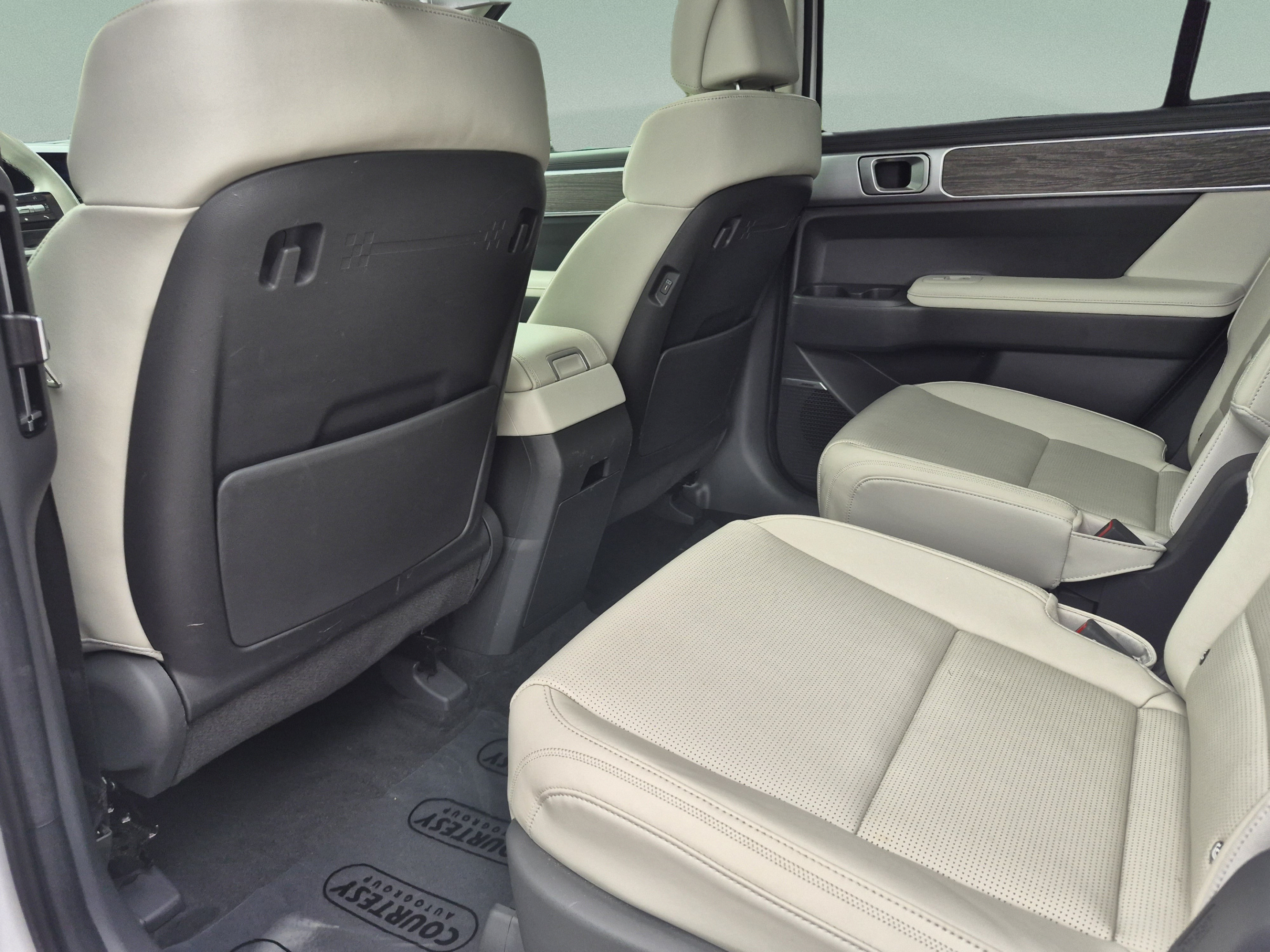 Used 2024 Hyundai Santa Fe Calligraphy AWD/4WD image 18