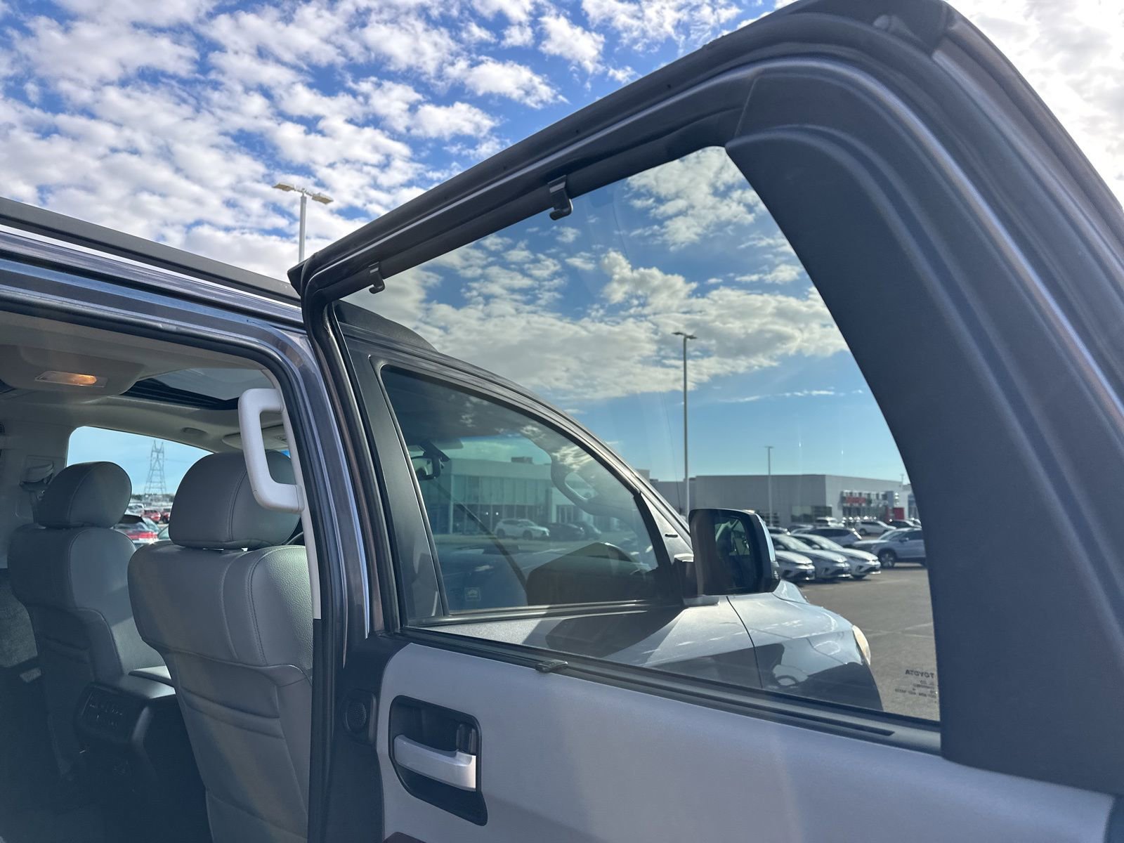 Used 2014 Toyota Sequoia Platinum AWD/4WD image 50