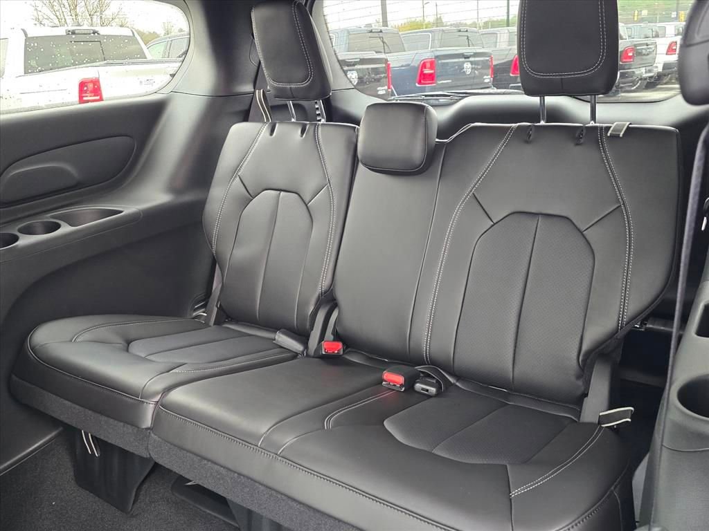 New 2026 Chrysler Pacifica Select FWD image 7