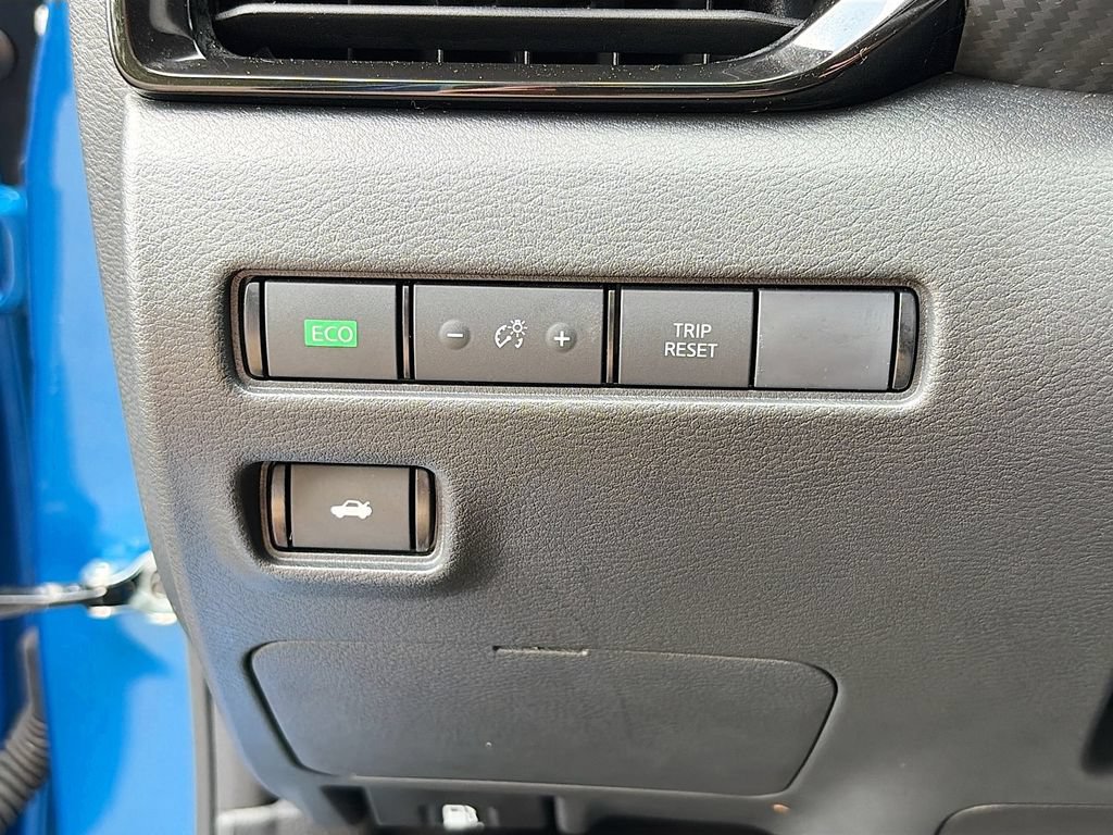 Used 2025 Nissan Sentra SV FWD image 10