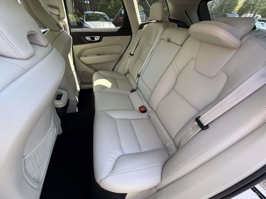 Used 2024 Volvo XC60 B5 Plus AWD/4WD image 13