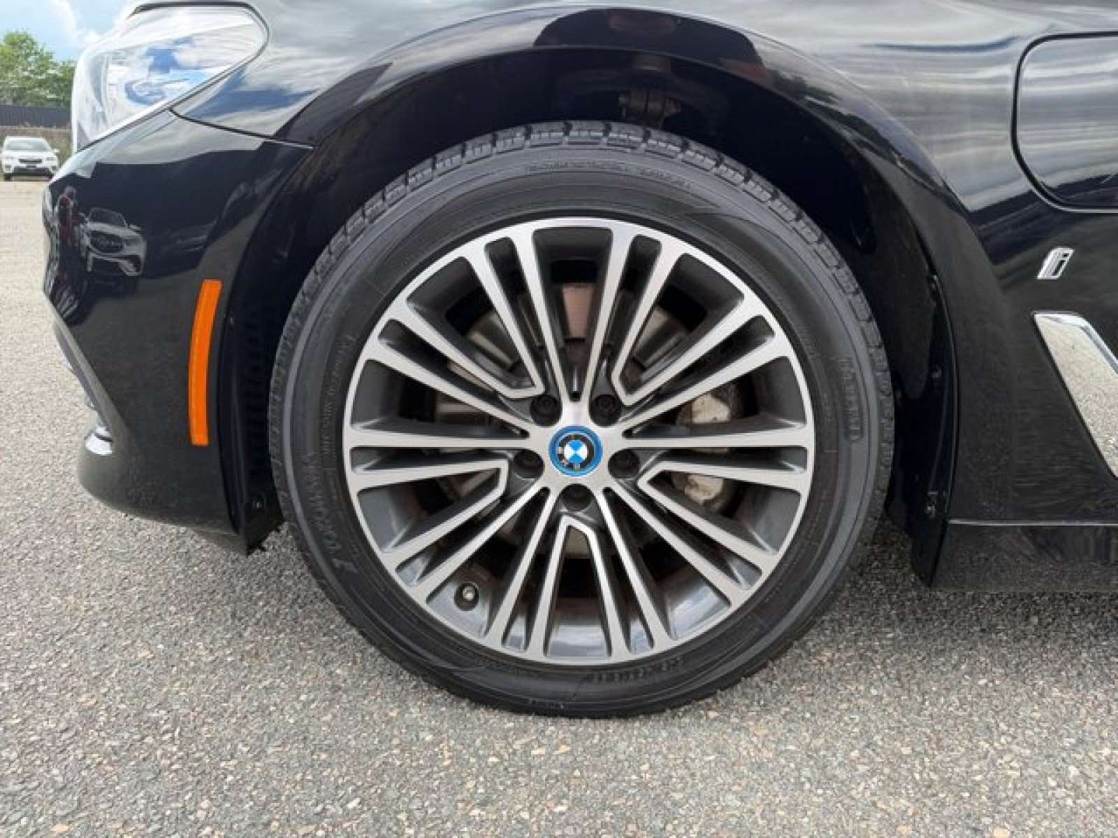 Used 2019 BMW 530e xDrive AWD/4WD image 9