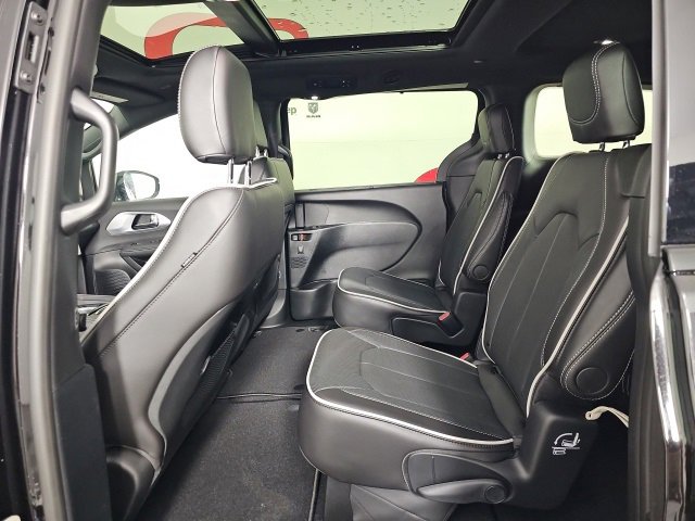 New 2026 Chrysler Pacifica Limited w/ S Appearance Package image 23