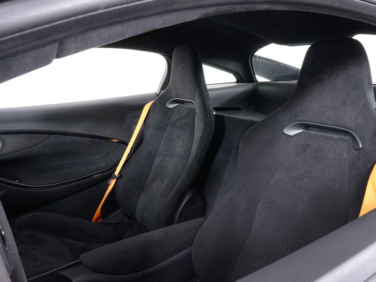 Used 2023 McLaren Artura image 24