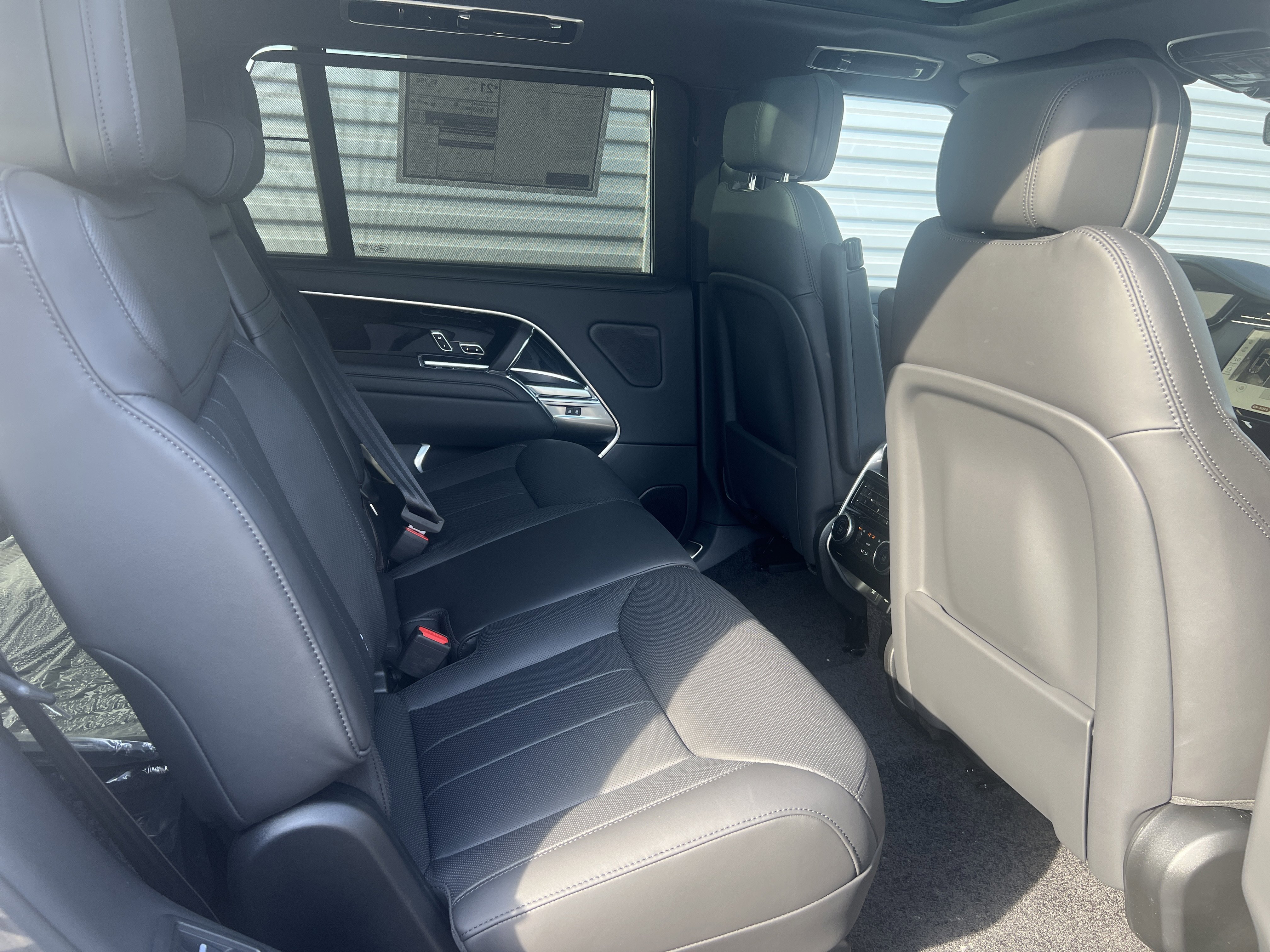 New 2025 Land Rover Range Rover Long Wheelbase SE image 26