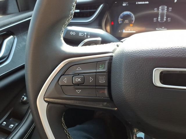 Used 2023 Jeep Grand Cherokee Laredo image 18